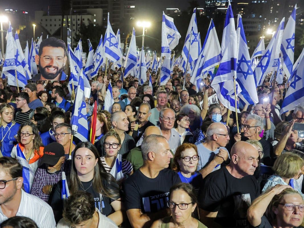 Mijëra izraelitë protestojnë kundër qeverisë Netanyahu para zgjedhjeve